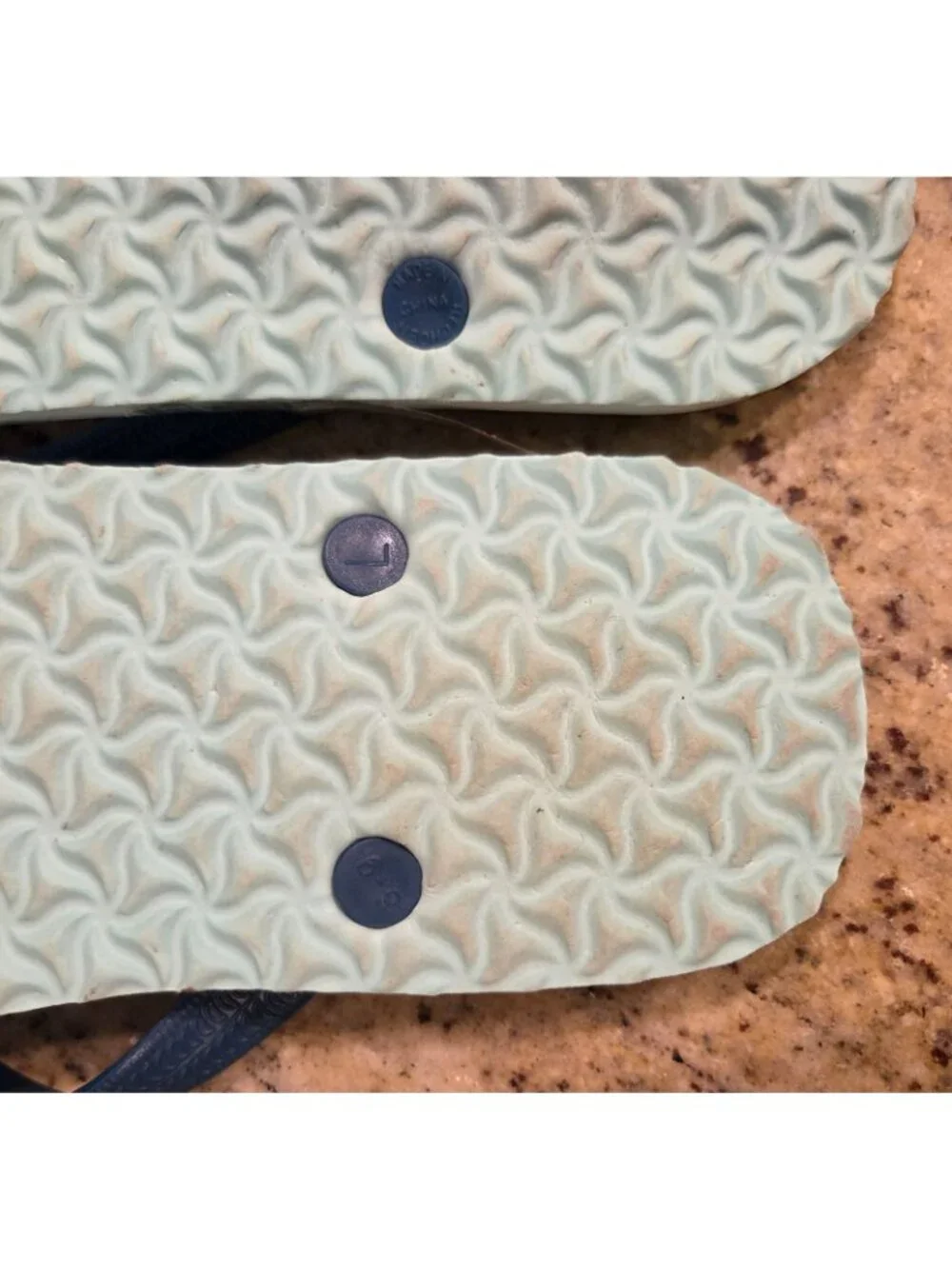 OLD NAVY MEN'S 8-9 Palm Tree Print Blue Thong Rubber Flip Flops Large
